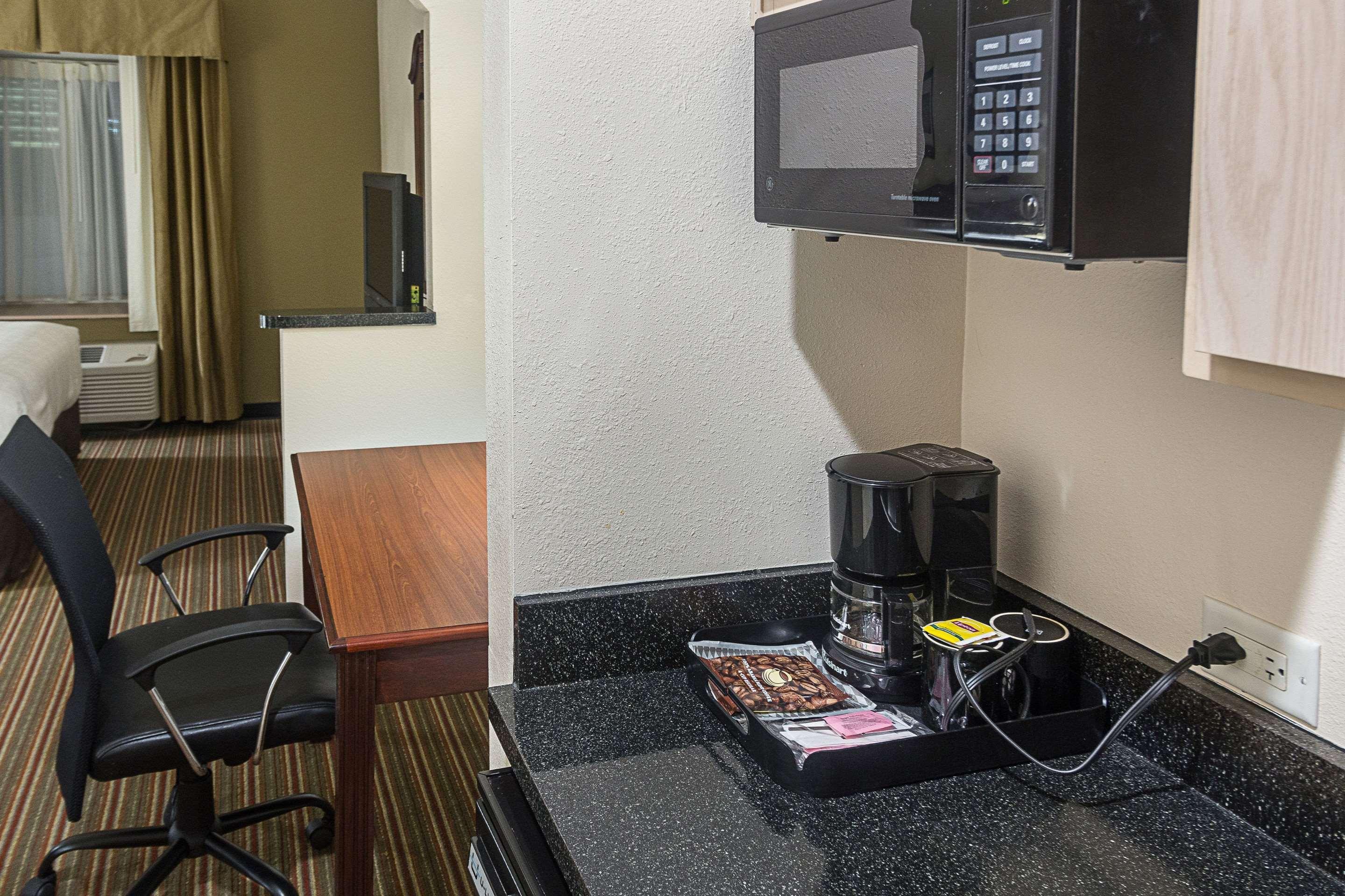 Quality Inn & Suites West Chase Houston Buitenkant foto