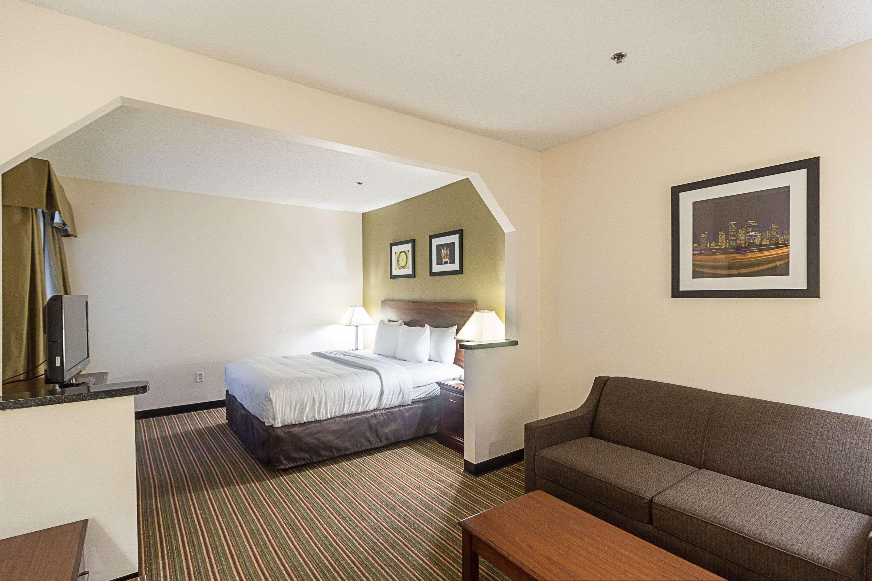 Quality Inn & Suites West Chase Houston Buitenkant foto