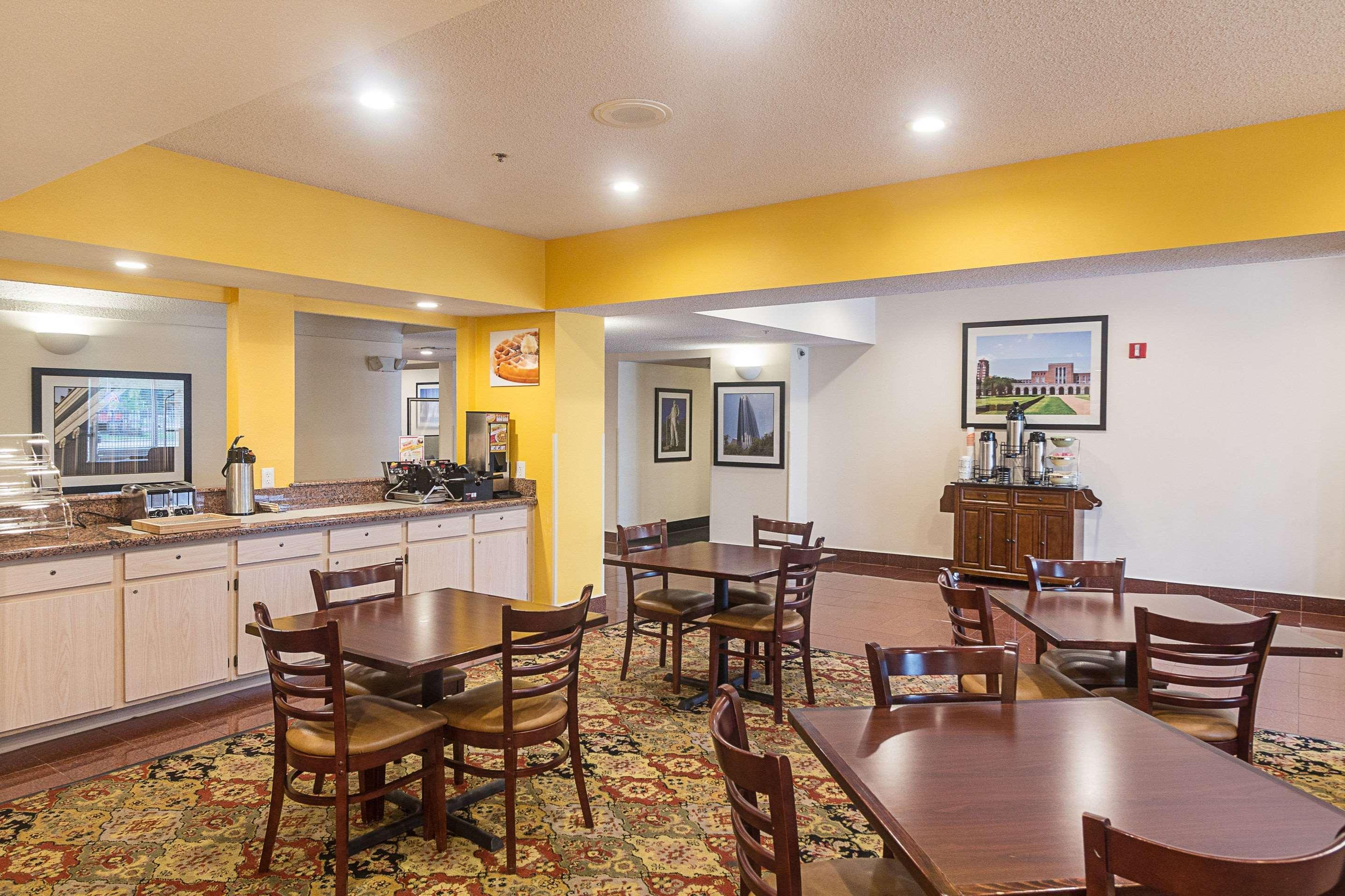 Quality Inn & Suites West Chase Houston Buitenkant foto