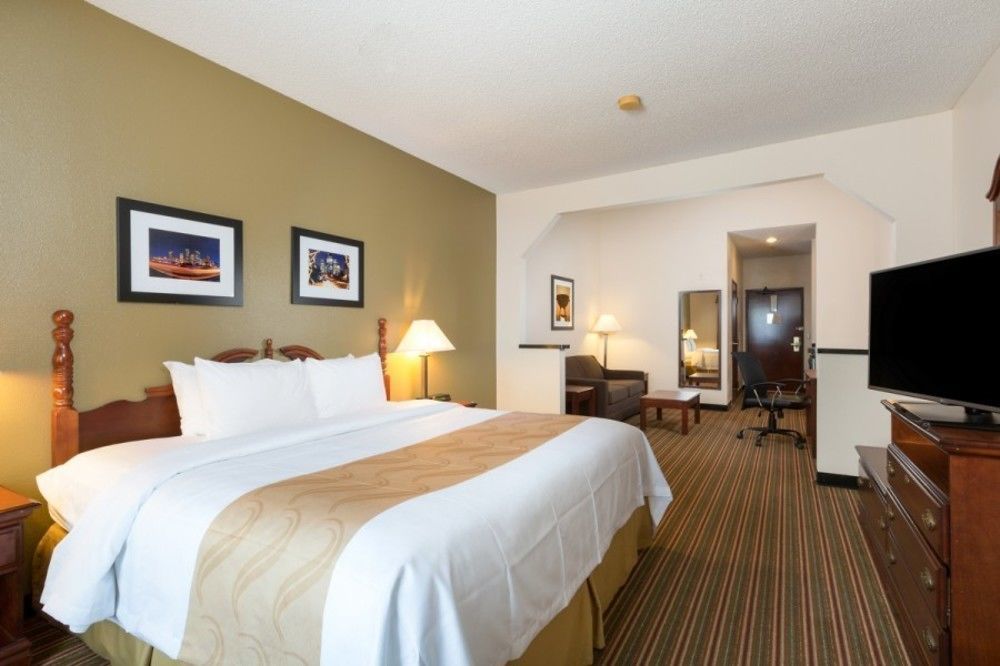 Quality Inn & Suites West Chase Houston Buitenkant foto