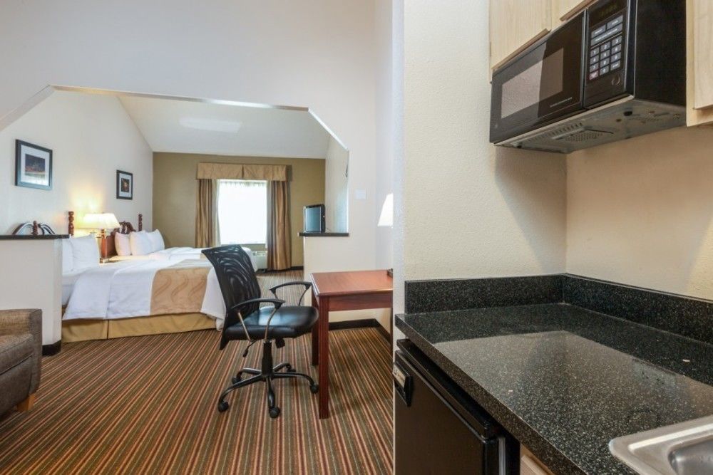 Quality Inn & Suites West Chase Houston Buitenkant foto